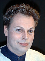 Roger Hofer ist Hawkins und spielt ausserdem einen Krankenpfleger