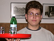 Fr Alan wird sich Wasser in Champagner verwandeln