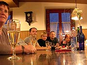 Weinselig und aufmerksam