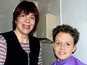 Und auch der Jngste bekommt rote Backen verpasst.