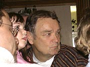 ...skeptisch beobachtet von Mani, der das alles etwas zgiger inszeniert htte ;-)