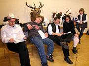 Mde sind wir, gehn zur Ruh, und der Hirsch schaut frhlich zu.