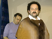 Mani zieht Michael das Fell ber die Ohren