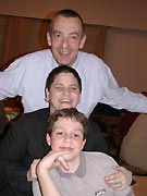 Fast sowas wie drei Generationen KT12: Senior(präsident) Kurt Lang, Kassieren Sandra Bühler und Nachwuchstalent Noah Gnädinger.